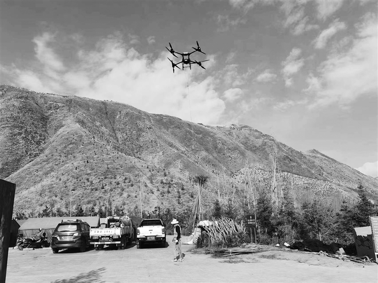 无人机“飞天种树”助力拉萨南北山绿化