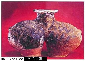 双体罐是卡若遗址重要出土文物。