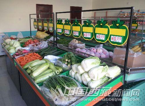 图为七一农场阳光家园蔬菜直销店内的蔬菜