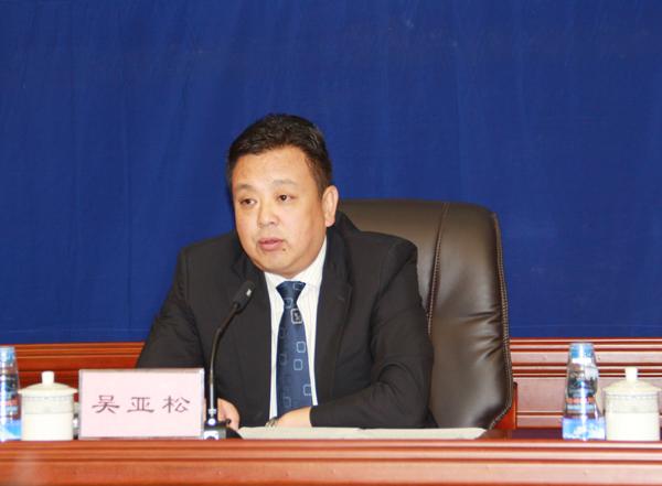 拉萨市副市长、政府新闻发言人吴亚松发言。.jpg