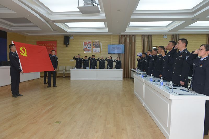 图为：重温入党誓词现场.jpg