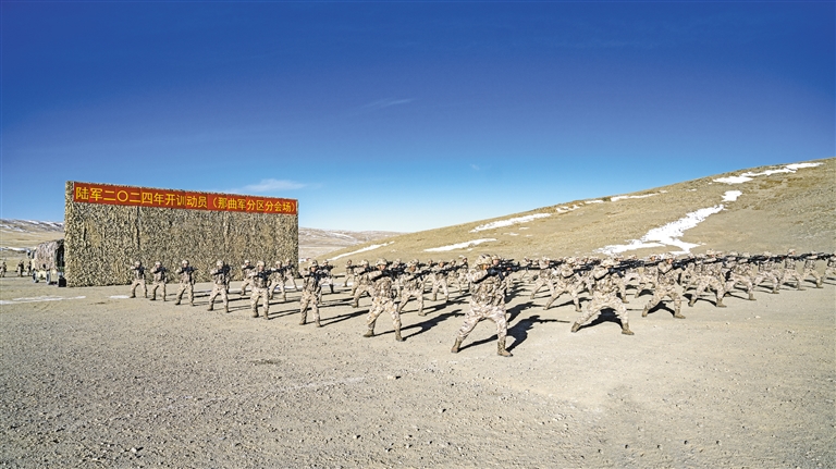 那曲军分区打响新年开训第一枪