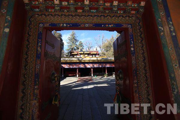 格桑颇章，是罗布林卡最早的宫殿之一。是七世达赖喇嘛于公元1755年兴建。