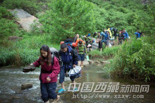 公益科考队队员进行户外训练