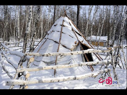 曾经鄂温克人居住的“撮罗子”，在冬天被当做了仓房。天高摄影