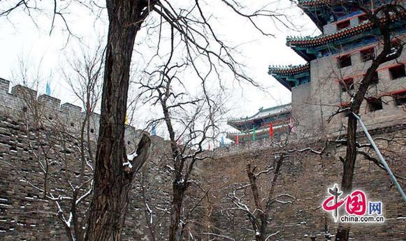 雪中的北京老城墙 (YIPIN摄影报道)