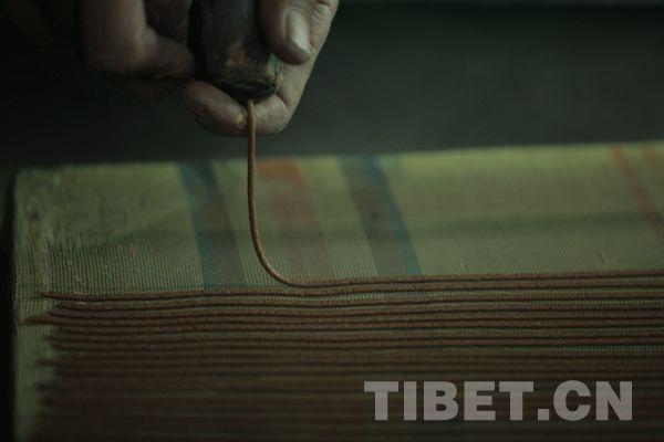 以往的经验让顿珠出的藏香笔直有型