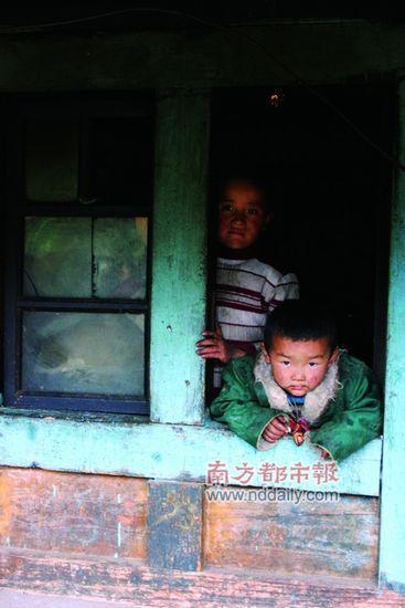 次仁多布杰的两个孙子。