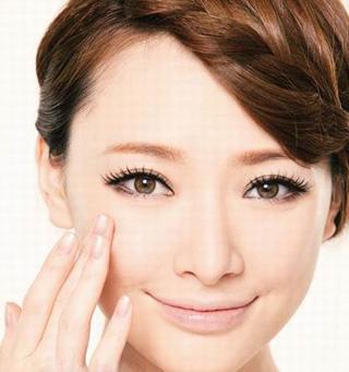 右手扶脸