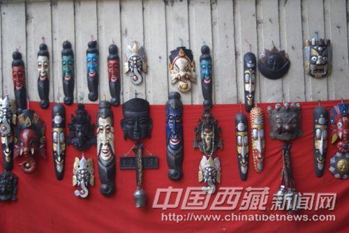 面具 彭月圆 摄