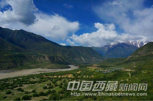 雅鲁藏布江大峡谷风光 彭月圆 摄