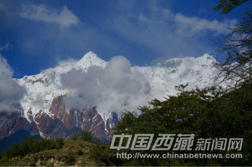 南迦巴瓦雪山 彭月圆 摄