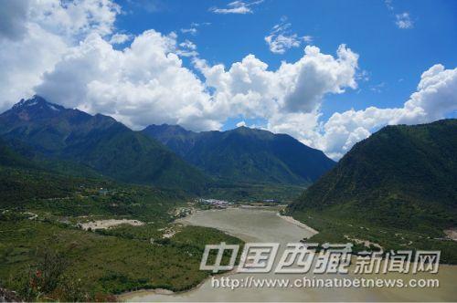 雅鲁藏布大峡谷风光 彭月圆 摄