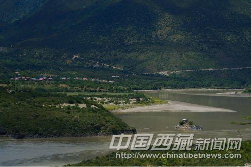 雅鲁藏布大峡谷风景 彭月圆 摄