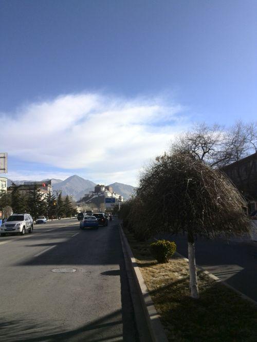 在北京路上遥望布达拉宫