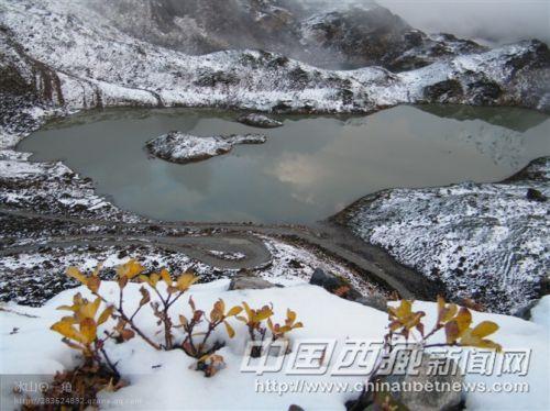 高山上的嘎瓦龙天池