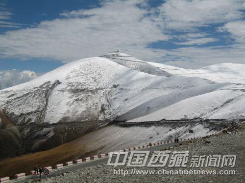岗巴拉山上的雪。