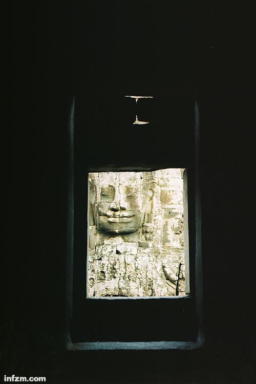 通王城（大吴哥），在寺里面往外拍的吴哥的微笑。