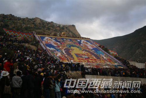 哲蚌寺展佛 彭月圆 摄