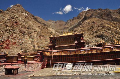 古碑所在的楚布寺