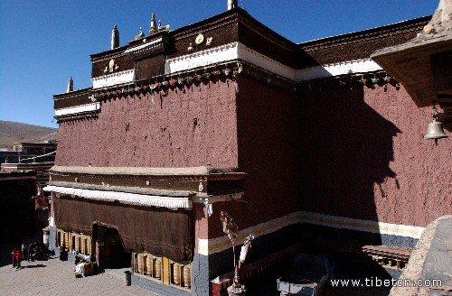 萨迦寺