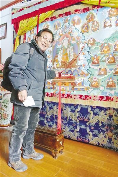 嘎务主持建立的西藏藏医学院藏药标本中心。
