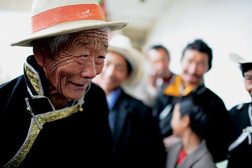 江嘎尔藏戏唯一的继承人和传唱者次仁 图赵永琦