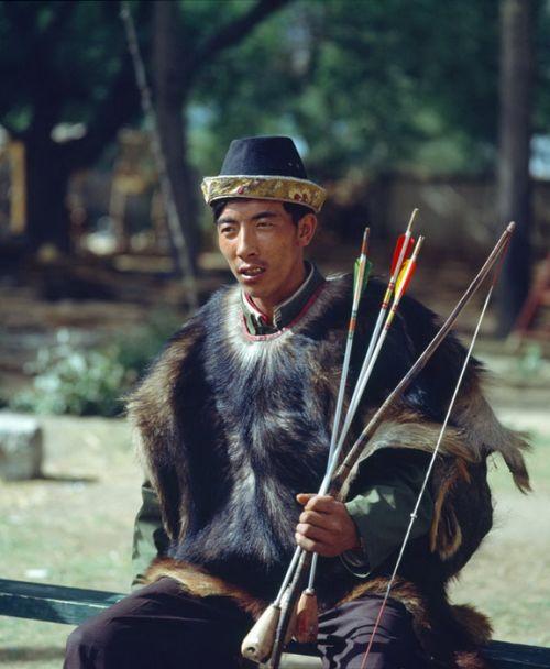 彪悍的珞巴族男子