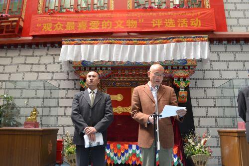 梁伟和王仕银在致词