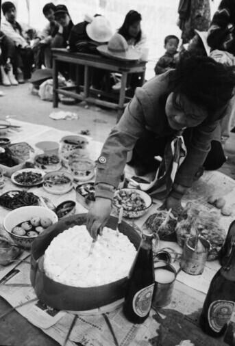 上世纪80年代，马丽华的生日现场。