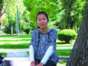 陈玫兆在西藏大学的后花园里。