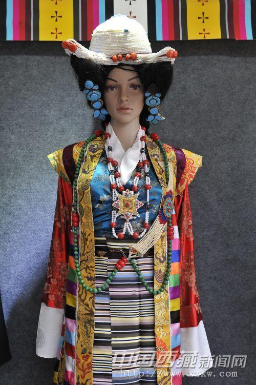 拉萨女子服饰
