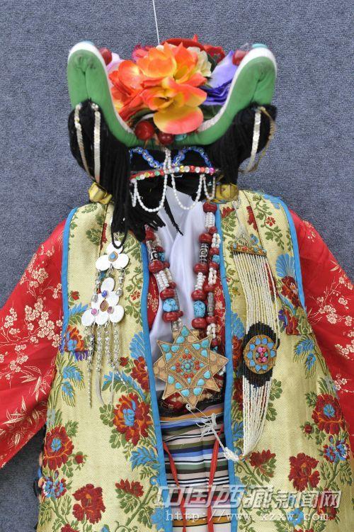 拉萨朗玛堆谐女子服饰