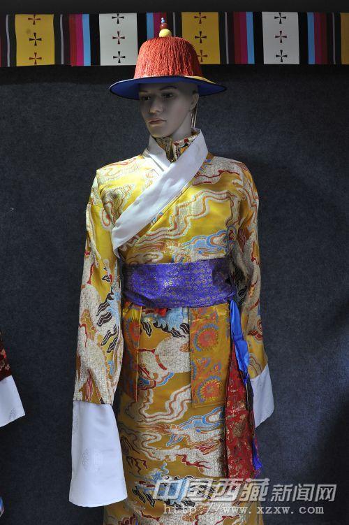 拉萨男子服饰