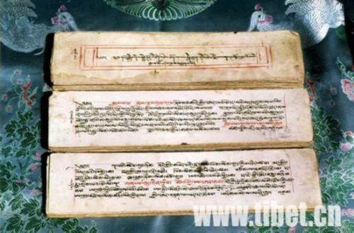 卡察扎巴抄写的《格萨尔》。 杨恩洪摄，诺布旺丹供图