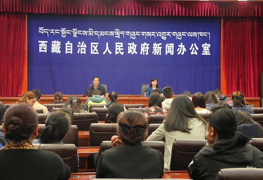 新闻发布会现场.jpg
