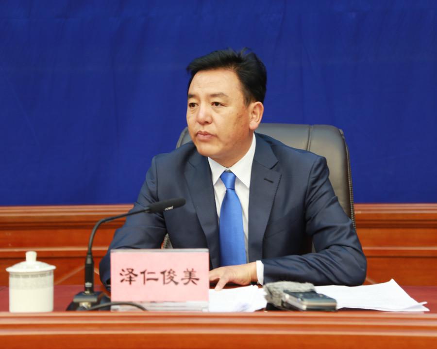 新闻发言人：昌都市副市长泽仁俊美.jpg