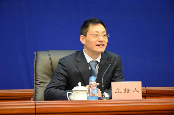 主持人：西藏自治区党委宣传部副部长 唐献文.jpg