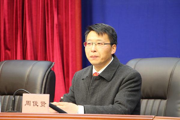 新闻发言人：林芝市统计局党组成员、副队长周俊贤.jpg
