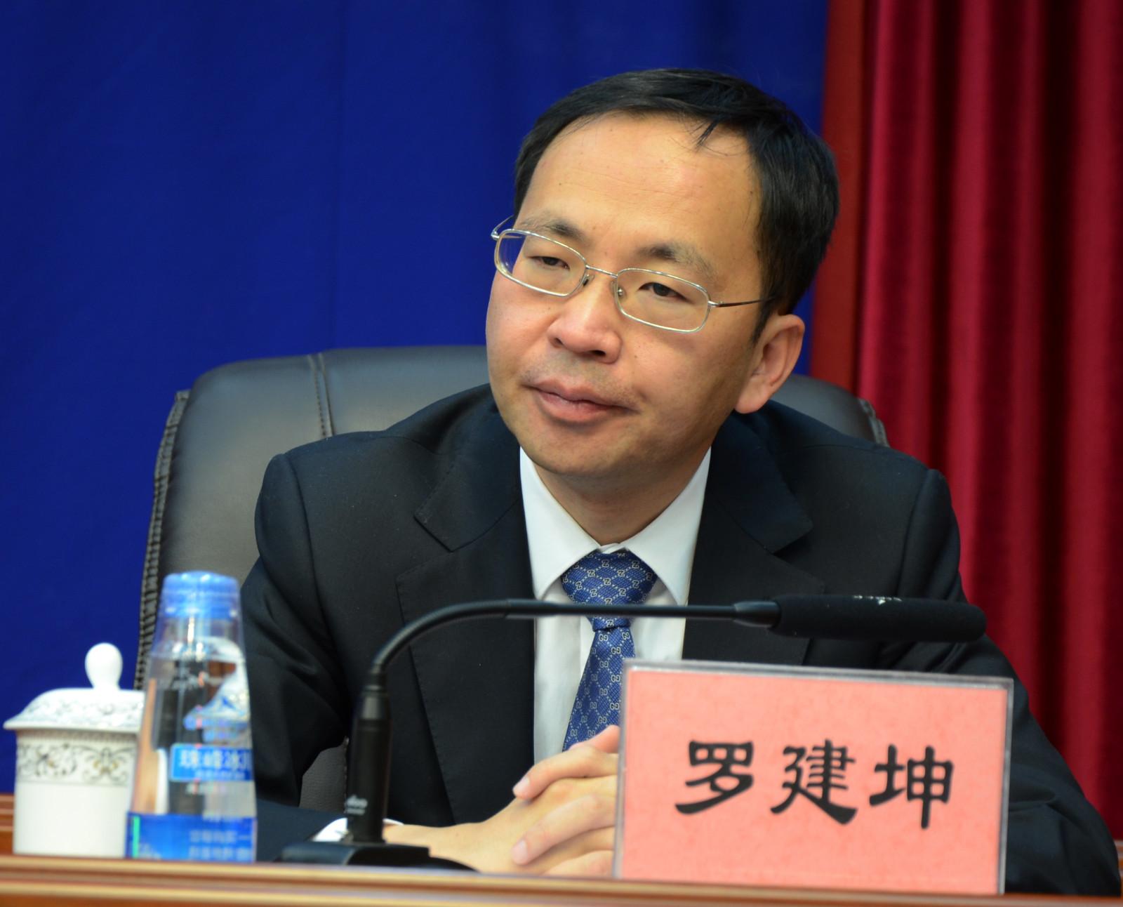 新闻发言人：珠峰财产保险股份有限公司西藏分公司负责人 罗建坤.jpg