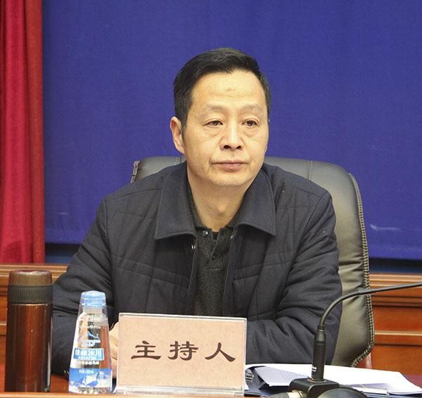 新闻发布会主持人 区党委外宣办（政府新闻办）副主任 胡荣国.jpg