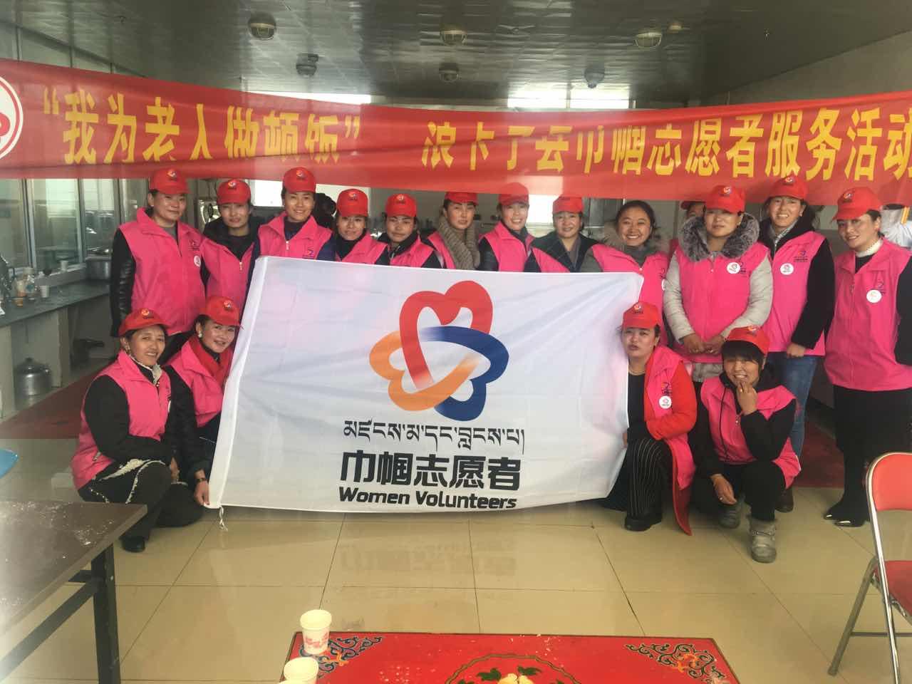 参与服务的巾帼志愿者们.jpg