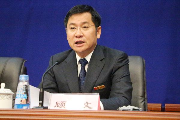 新闻发言人：那曲地委委员、行署常务专员---顾兆文.jpg