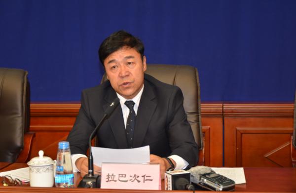 新闻发言人：自治区纪委副书记、监察厅厅长、预防腐败局局长 拉巴次仁.jpg