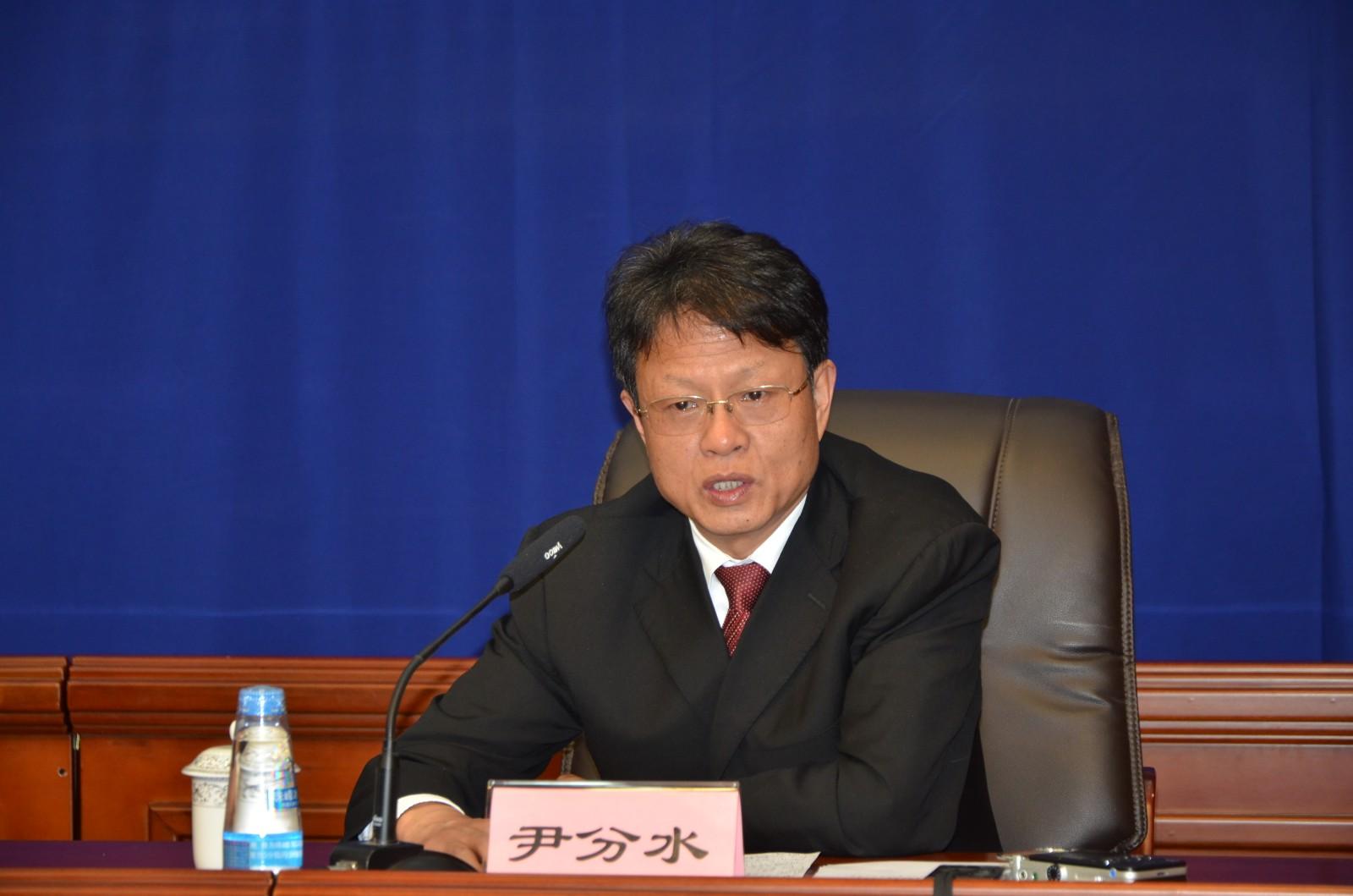 图为发言人：自治区扶贫办党组副书记、主任，自治区脱贫攻坚指挥部办公室主任 尹分水.JPG
