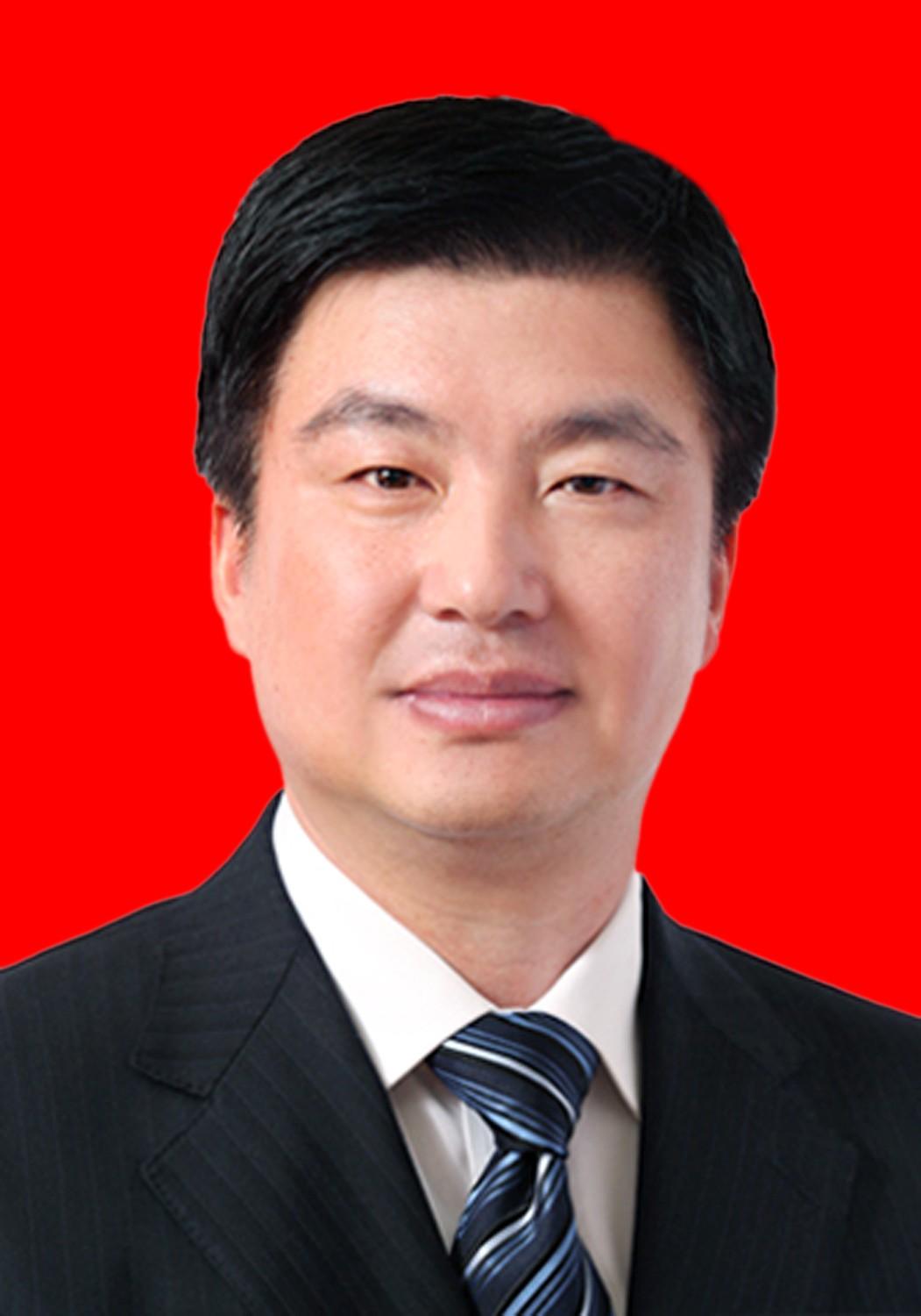 庄严（红底）.jpg