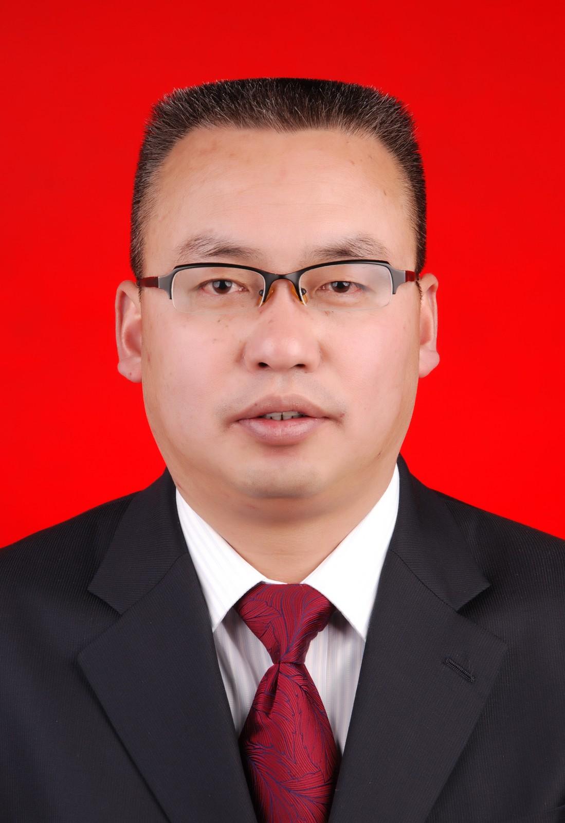 张永泽(红底).JPG