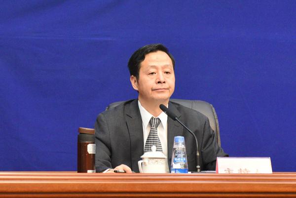 主持人：西藏自治区政府新闻办副主任 胡荣国.jpg