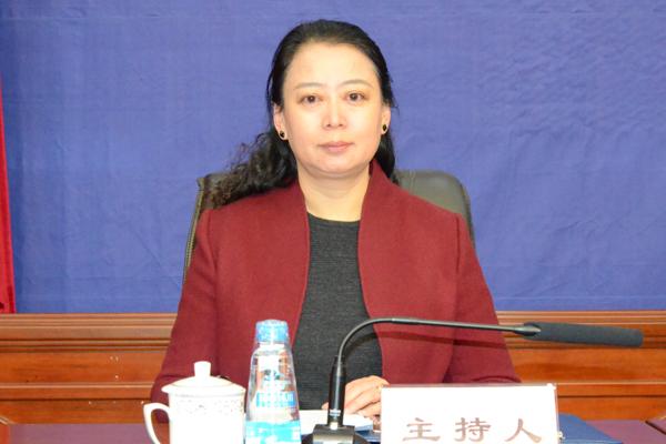 主持人：西藏自治区政府新闻办二处处长 雍西.jpg