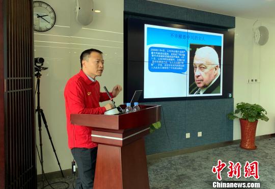 2月23日，以全国各地各批次援藏干部以及援藏医生和教师等群体为服务对象的民间组织“援友健康之家”在北京举行了成立以来的第5场健康讲座。图为中日友好医院神经外科副主任杨冬。　钟欣 摄